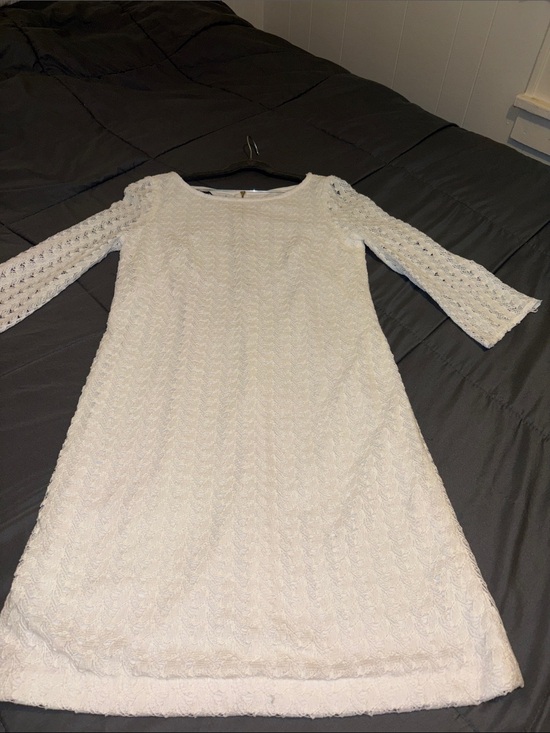 Nine West Dresses & Skirts - Nine West White Lace Long-Sleeve Shift Dress with Gold zipper.